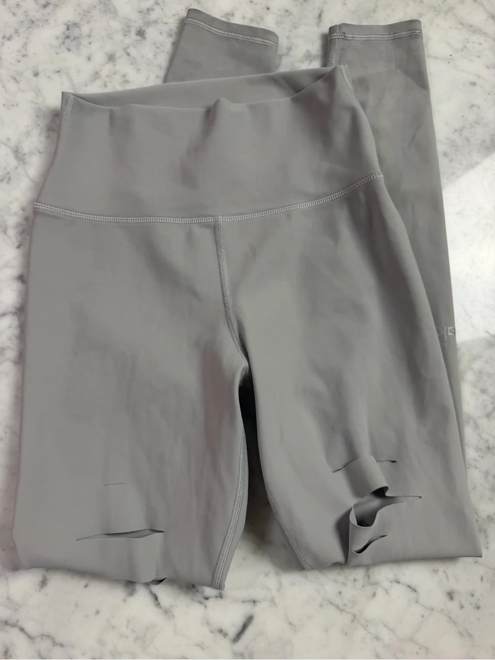 ALO Yoga Light Gray leggings